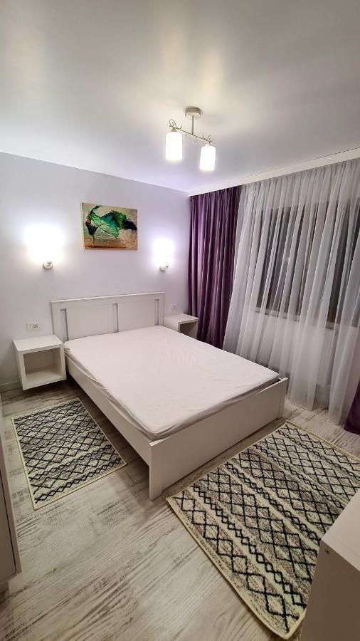 La Fluturi Apartament Lägenhet Suceava Exteriör bild